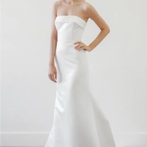 Elegant White Strapless Wedding Dress